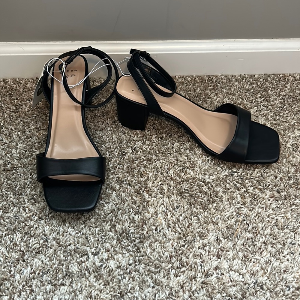 Women’s Black Sandals (size 11)